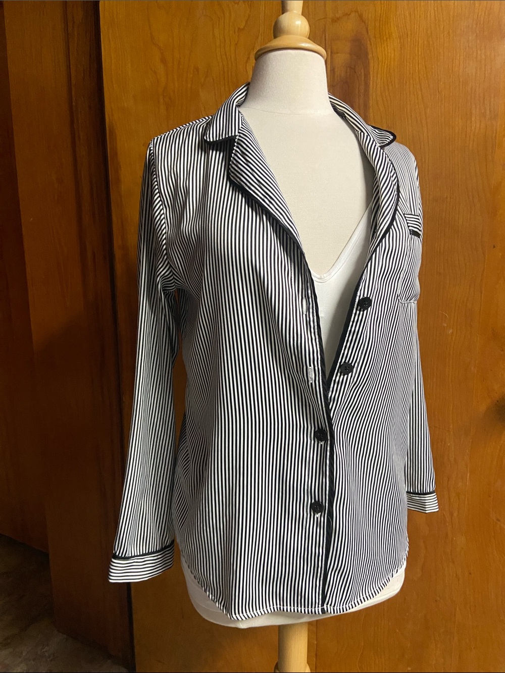 Gilligan & O'Malley Striped Black and White Button-Down Shirt M